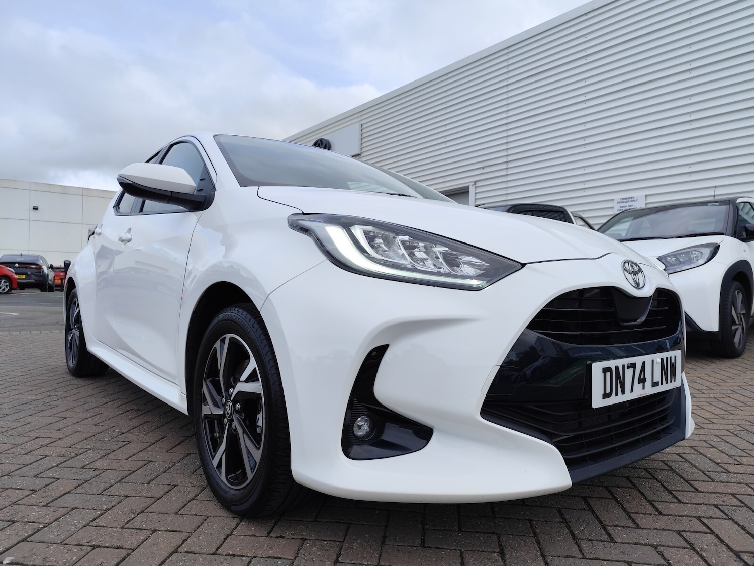 Used Toyota Yaris 2024 for sale - 76400671: Photo 33