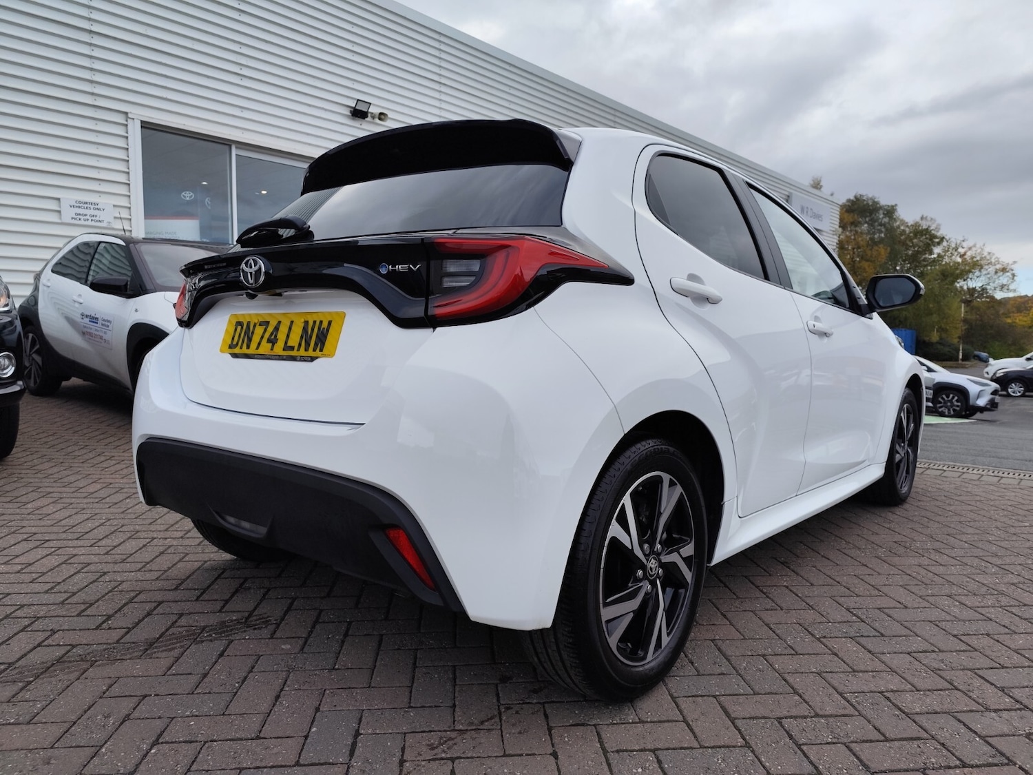 Used Toyota Yaris 2024 for sale - 76400671: Photo 35