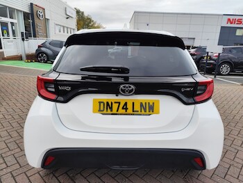 Used Toyota Yaris 2024 for sale - 76400671: Photo