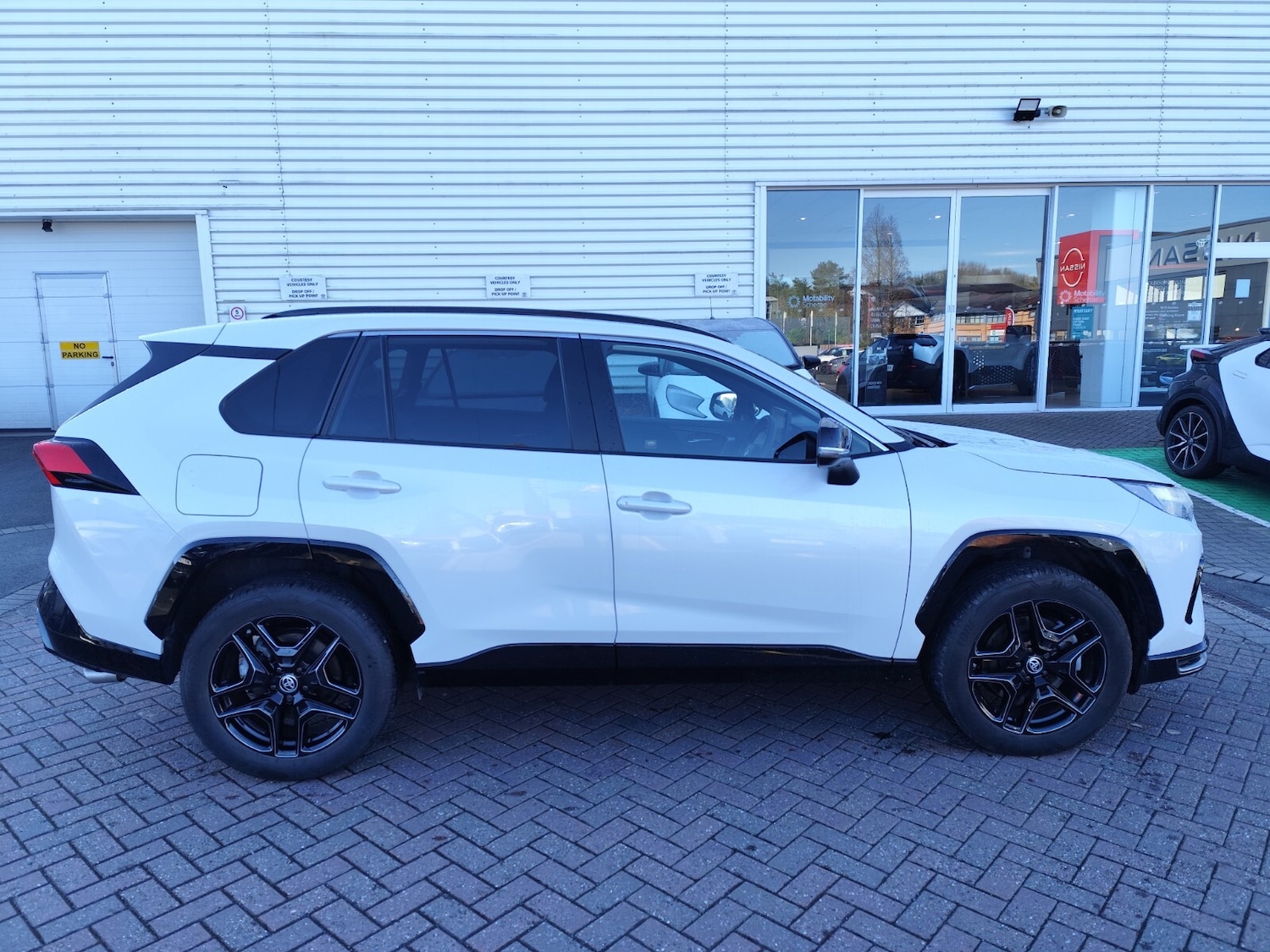 Used Toyota RAV4 2025 for sale - 77434891: Photo 3