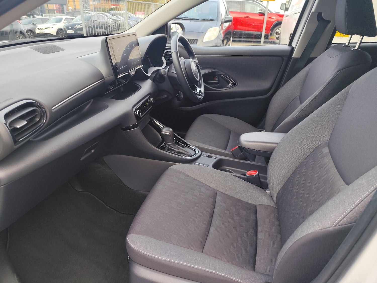 Used Toyota Yaris 2024 for sale - 76400685: Photo 11