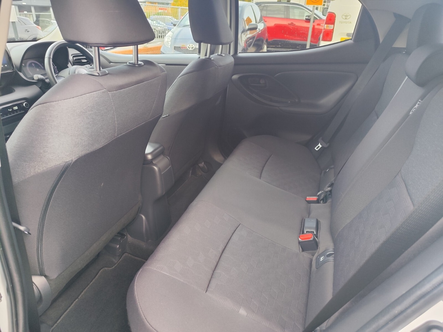 Used Toyota Yaris 2024 for sale - 76400685: Photo 12