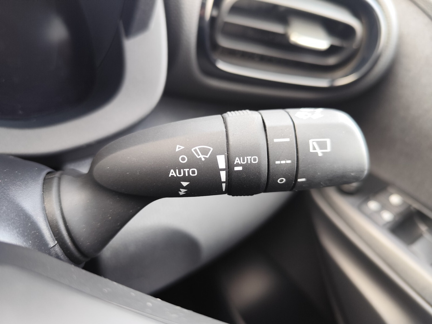 Used Toyota Yaris 2024 for sale - 76400685: Photo 19