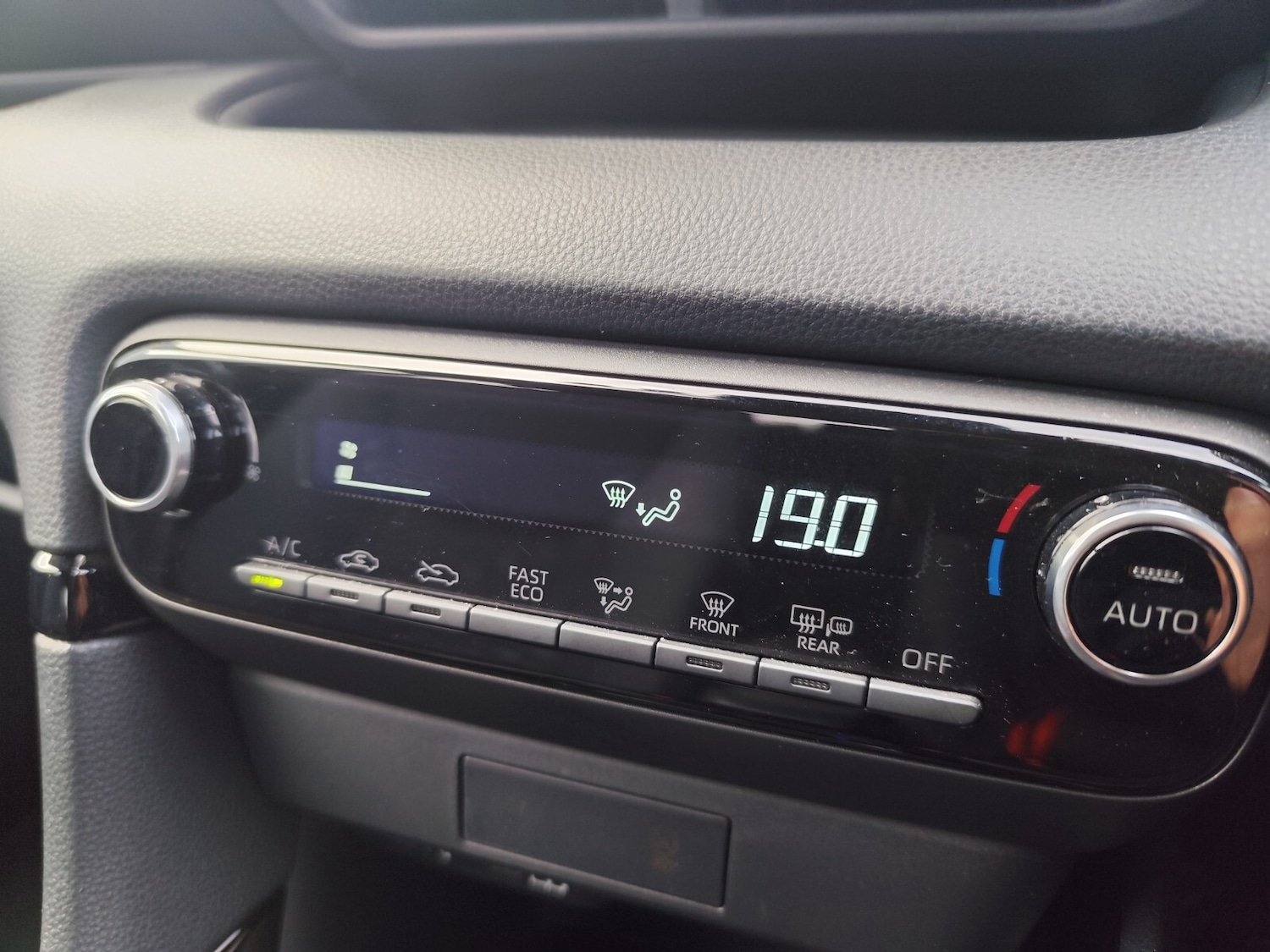 Used Toyota Yaris 2024 for sale - 76400685: Photo 25