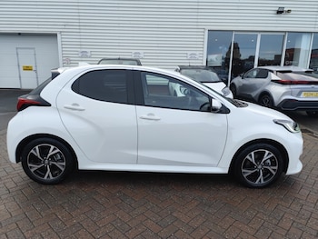 Used Toyota Yaris 2024 for sale - 76400685: Photo