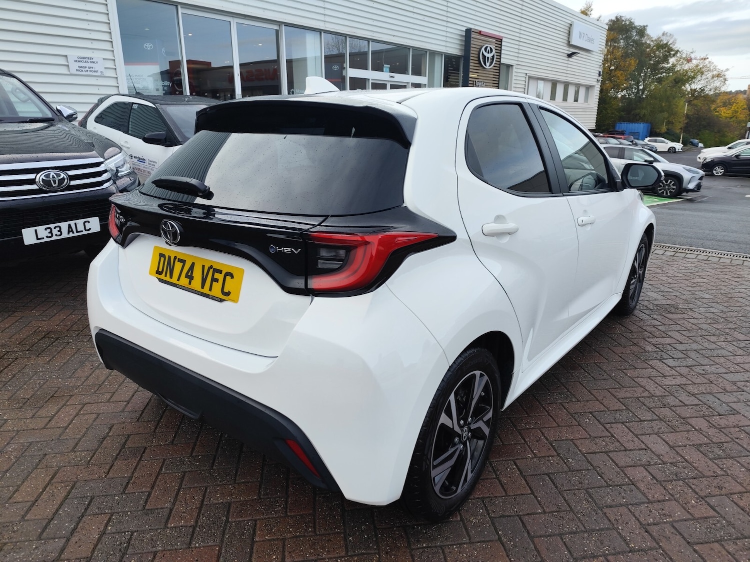 Used Toyota Yaris 2024 for sale - 76400685: Photo 3