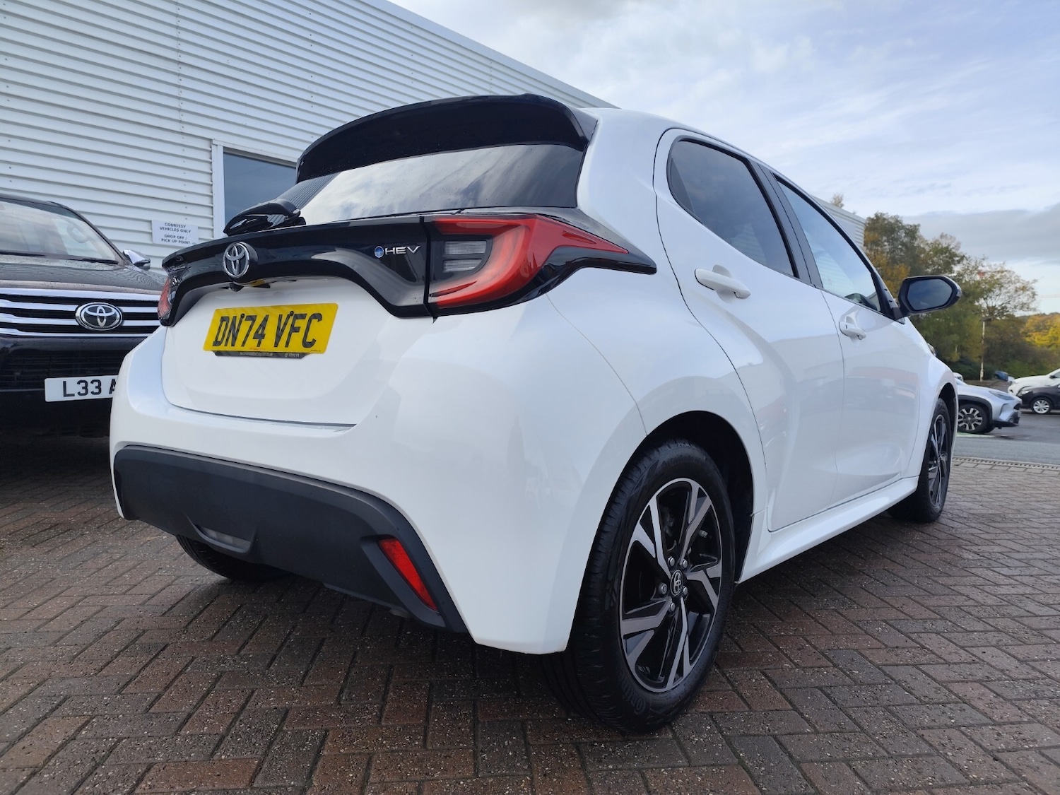 Used Toyota Yaris 2024 for sale - 76400685: Photo 32