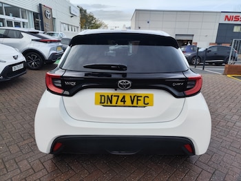 Used Toyota Yaris 2024 for sale - 76400685: Photo