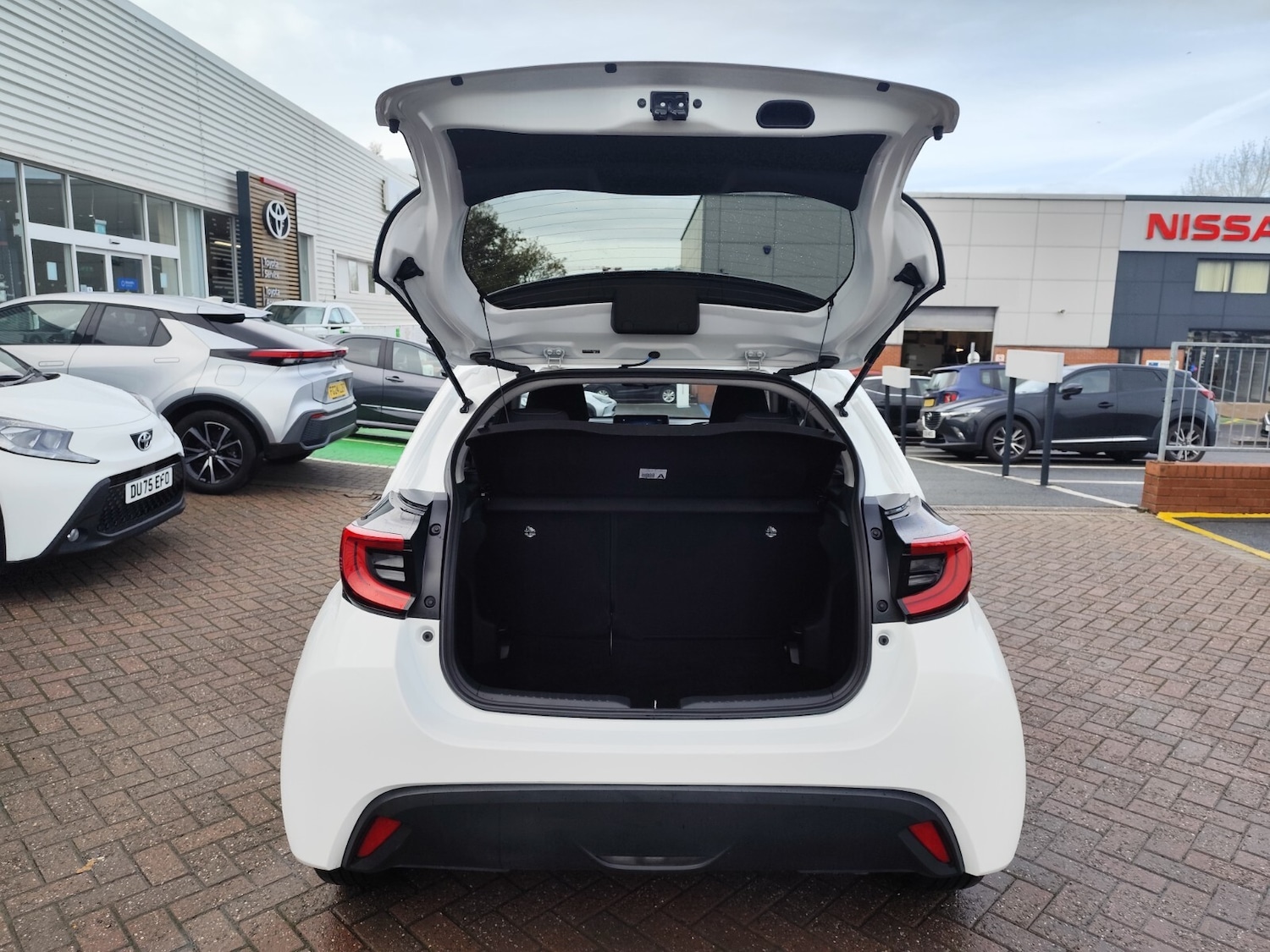 Used Toyota Yaris 2024 for sale - 76400685: Photo 5