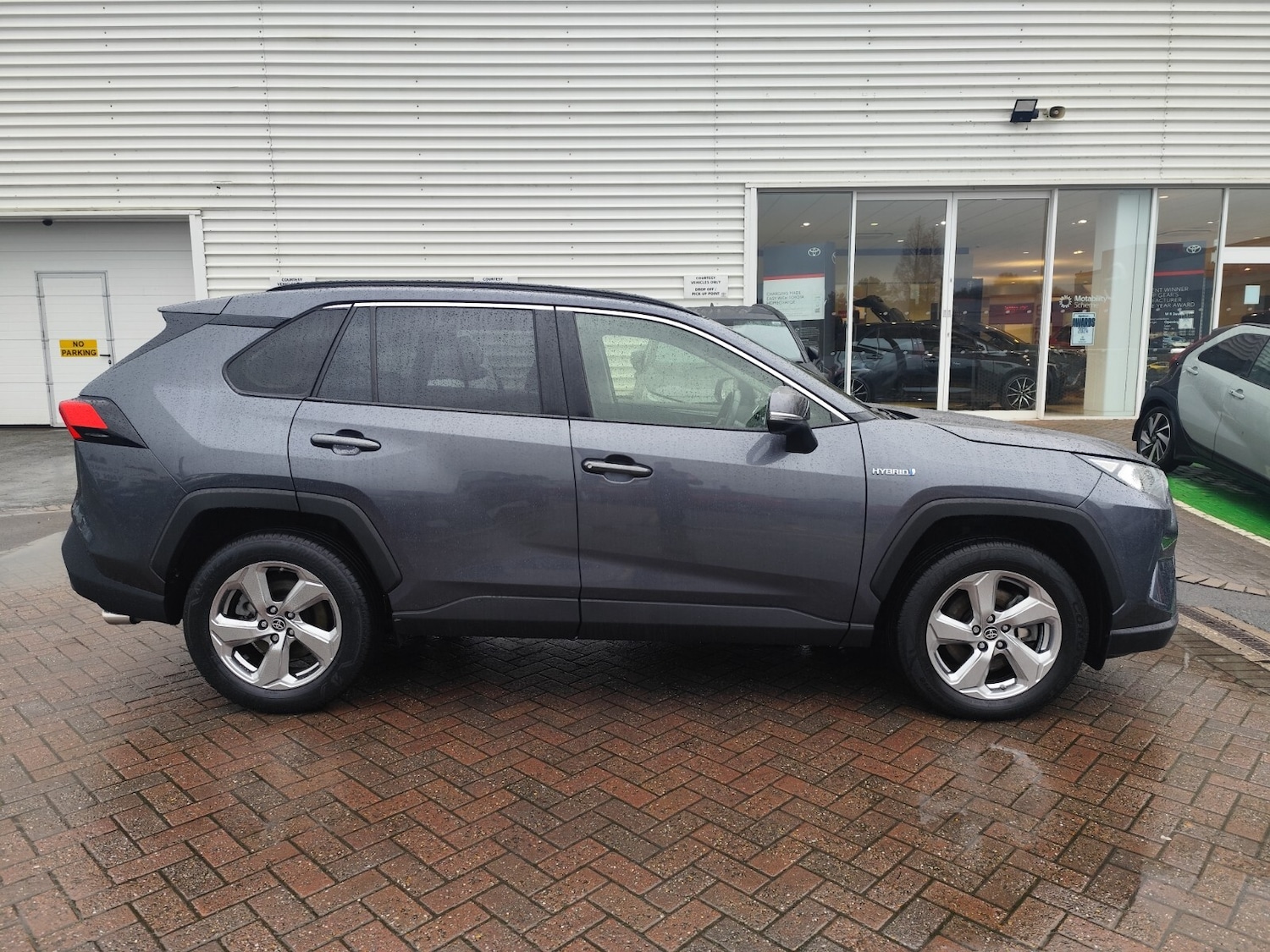 Used Toyota RAV4 2019 for sale - 76568100: Photo 2