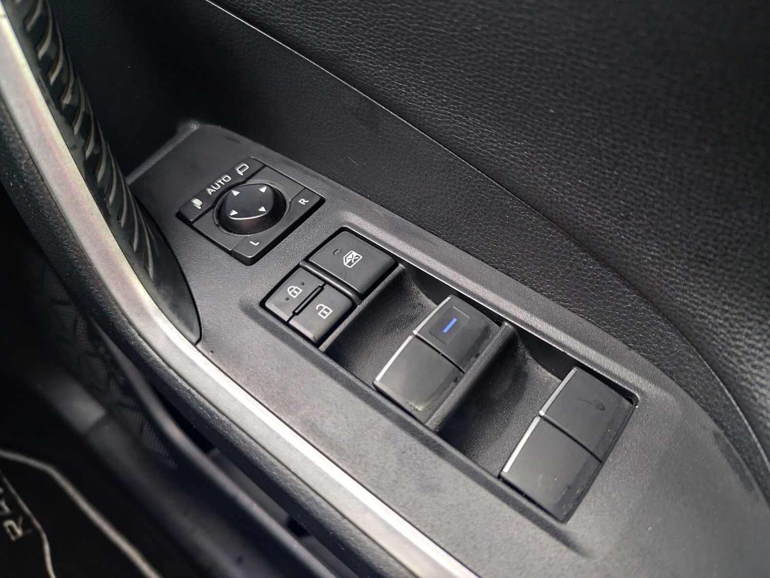 Used Toyota RAV4 2019 for sale - 76568100: Photo 22