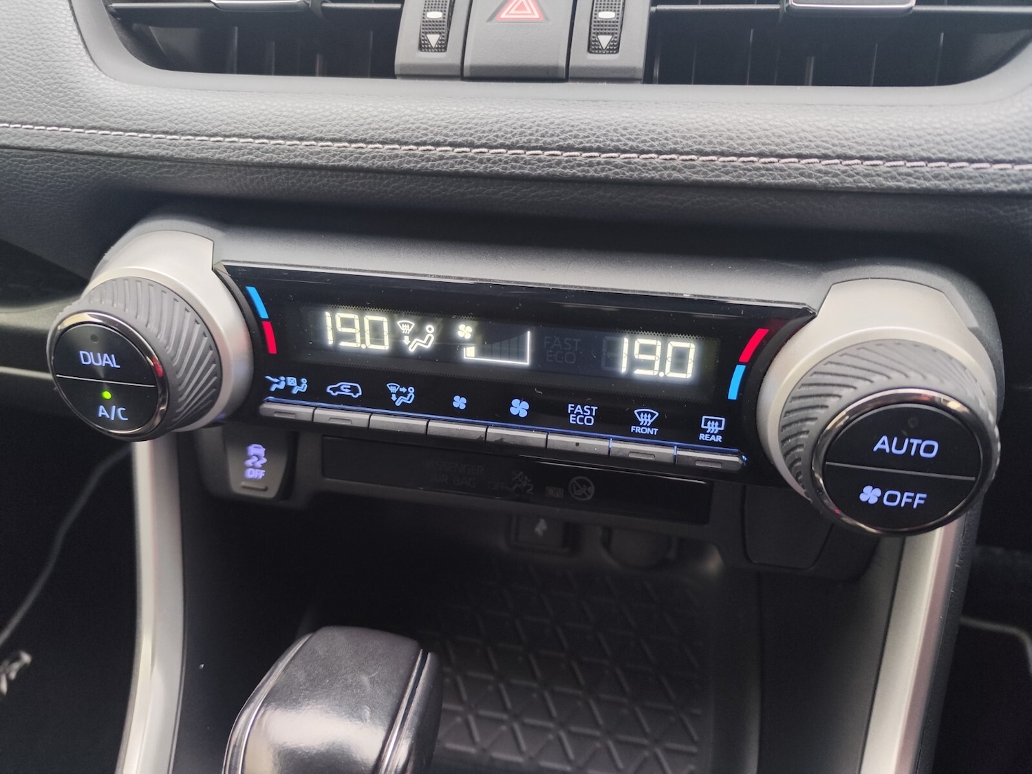 Used Toyota RAV4 2019 for sale - 76568100: Photo 28