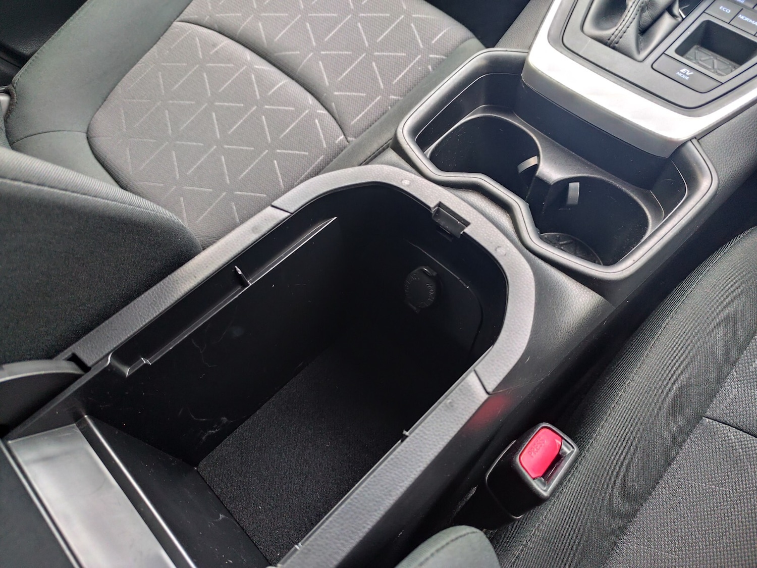 Used Toyota RAV4 2019 for sale - 76568100: Photo 30