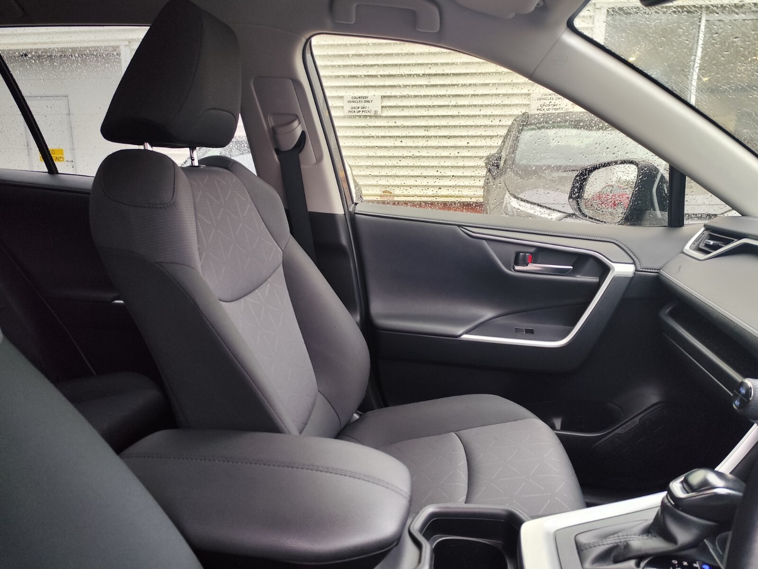 Used Toyota RAV4 2019 for sale - 76568100: Photo 32