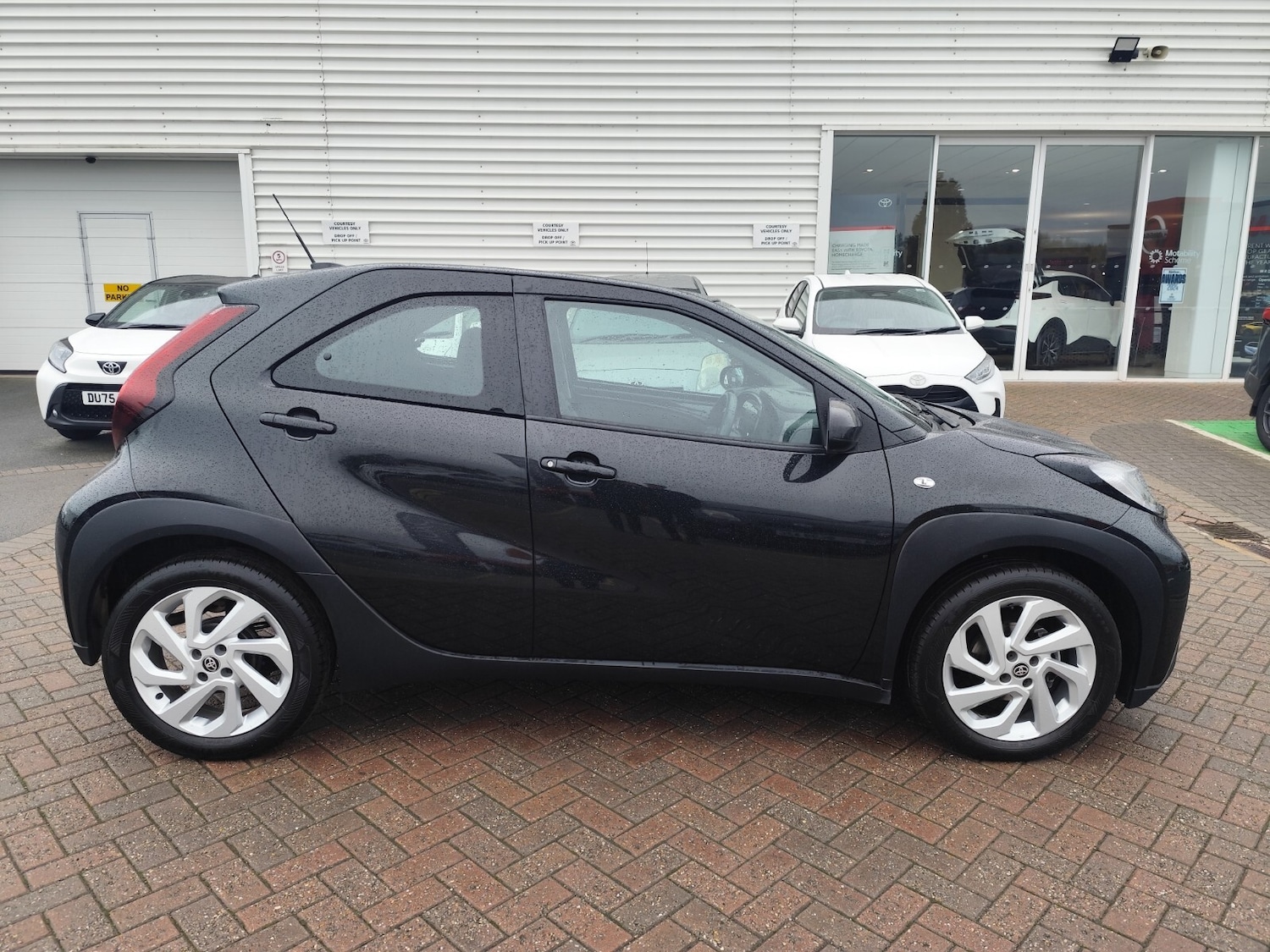 Used Toyota Aygo X 2022 for sale - 76344122: Photo 2