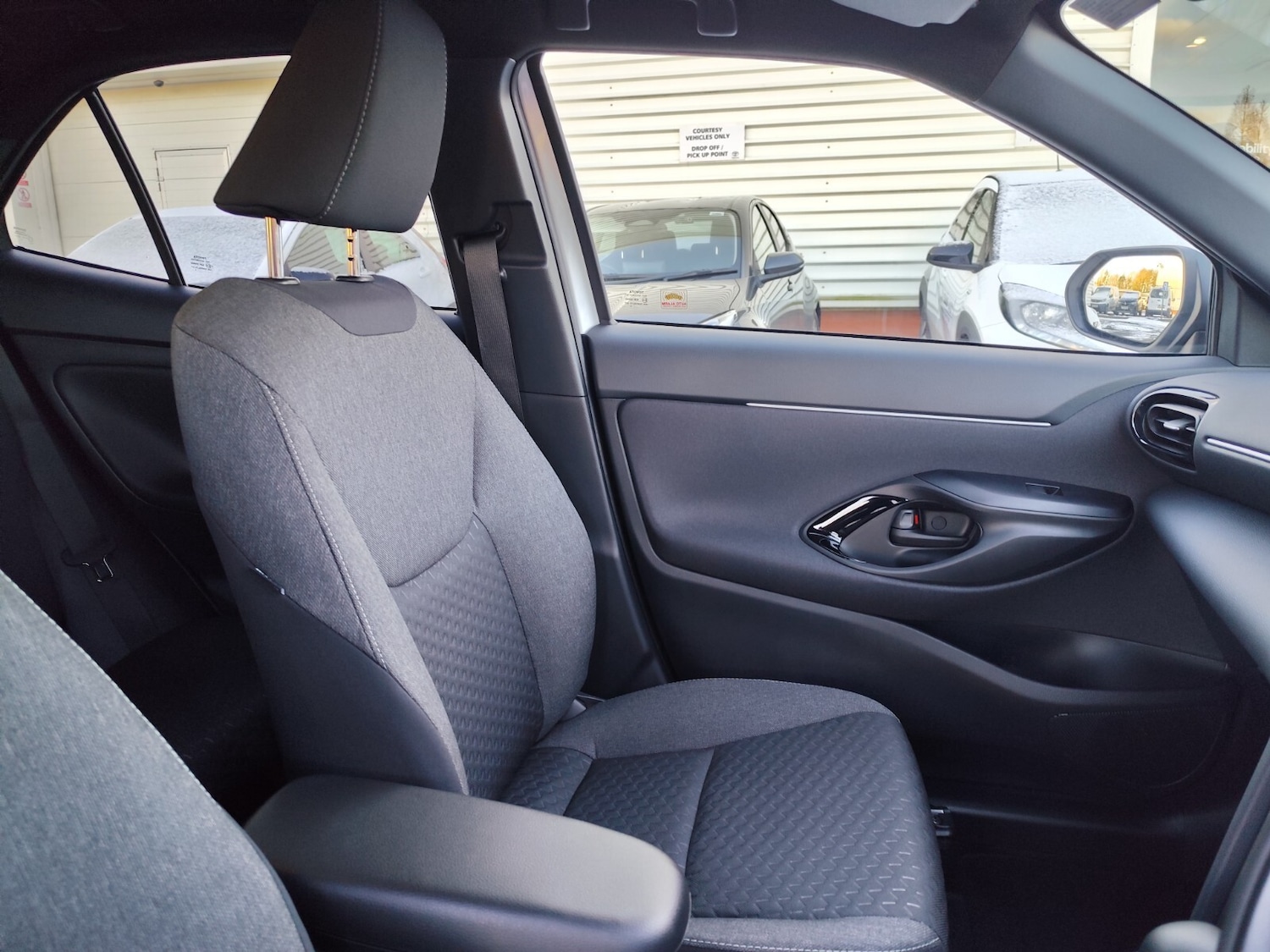 Used Toyota Yaris Cross 2025 for sale - 77079218: Photo 30