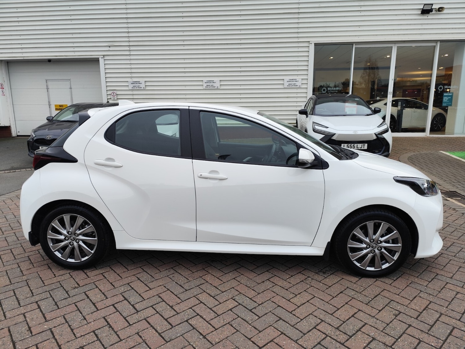Used Toyota Yaris 2022 for sale - 77232266: Photo 2