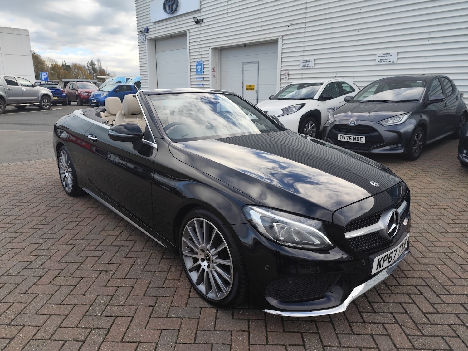 Used Mercedes-Benz C Class 2017 for sale - 76589908: Photo 2