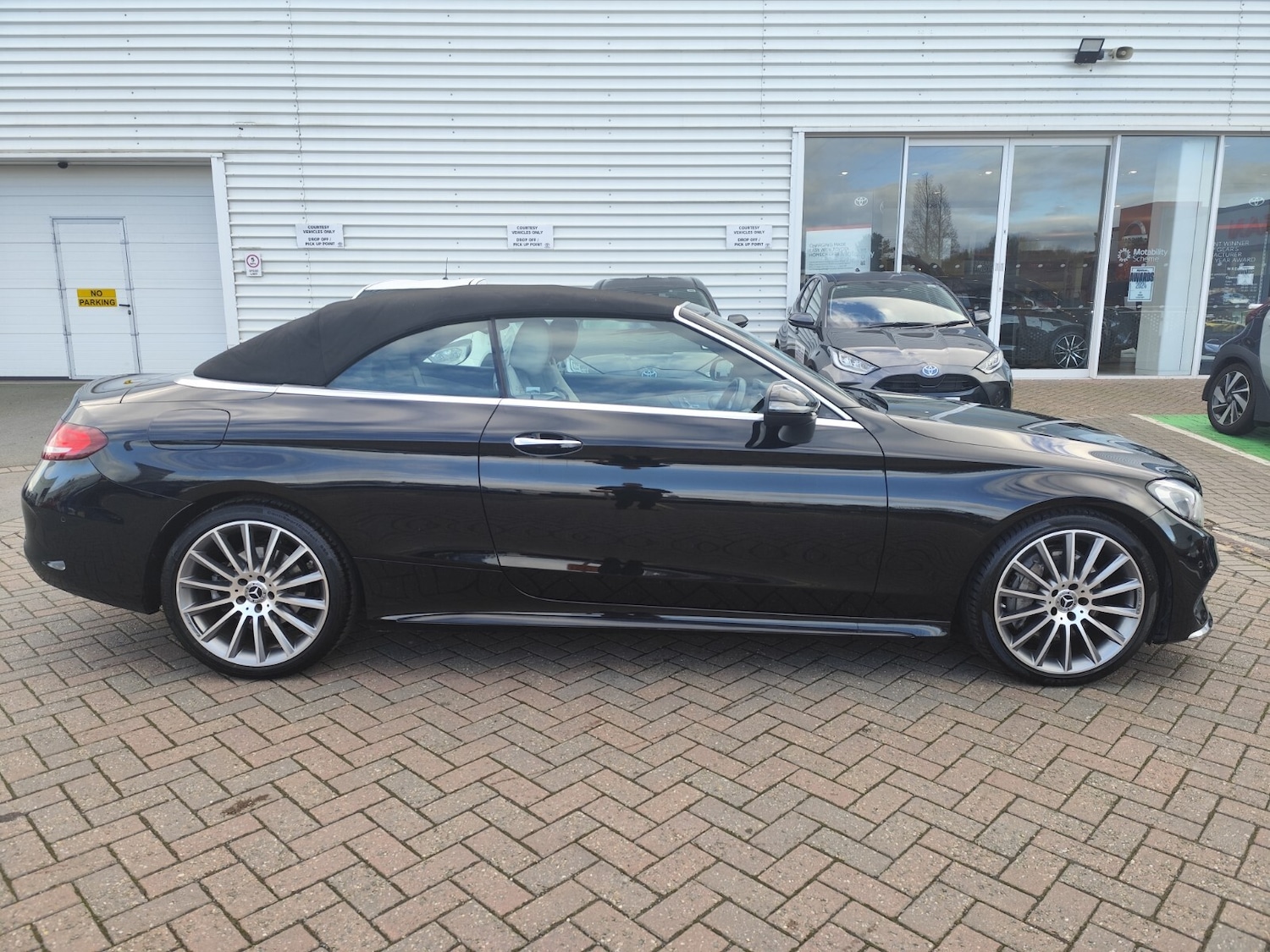 Used Mercedes-Benz C Class 2017 for sale - 76589908: Photo 3