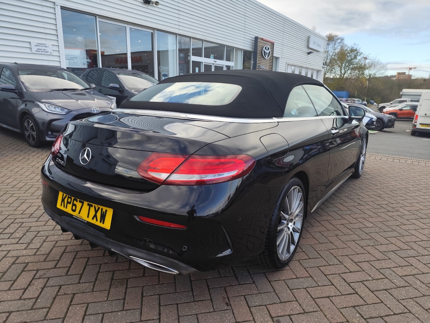 Used Mercedes-Benz C Class 2017 for sale - 76589908: Photo 4