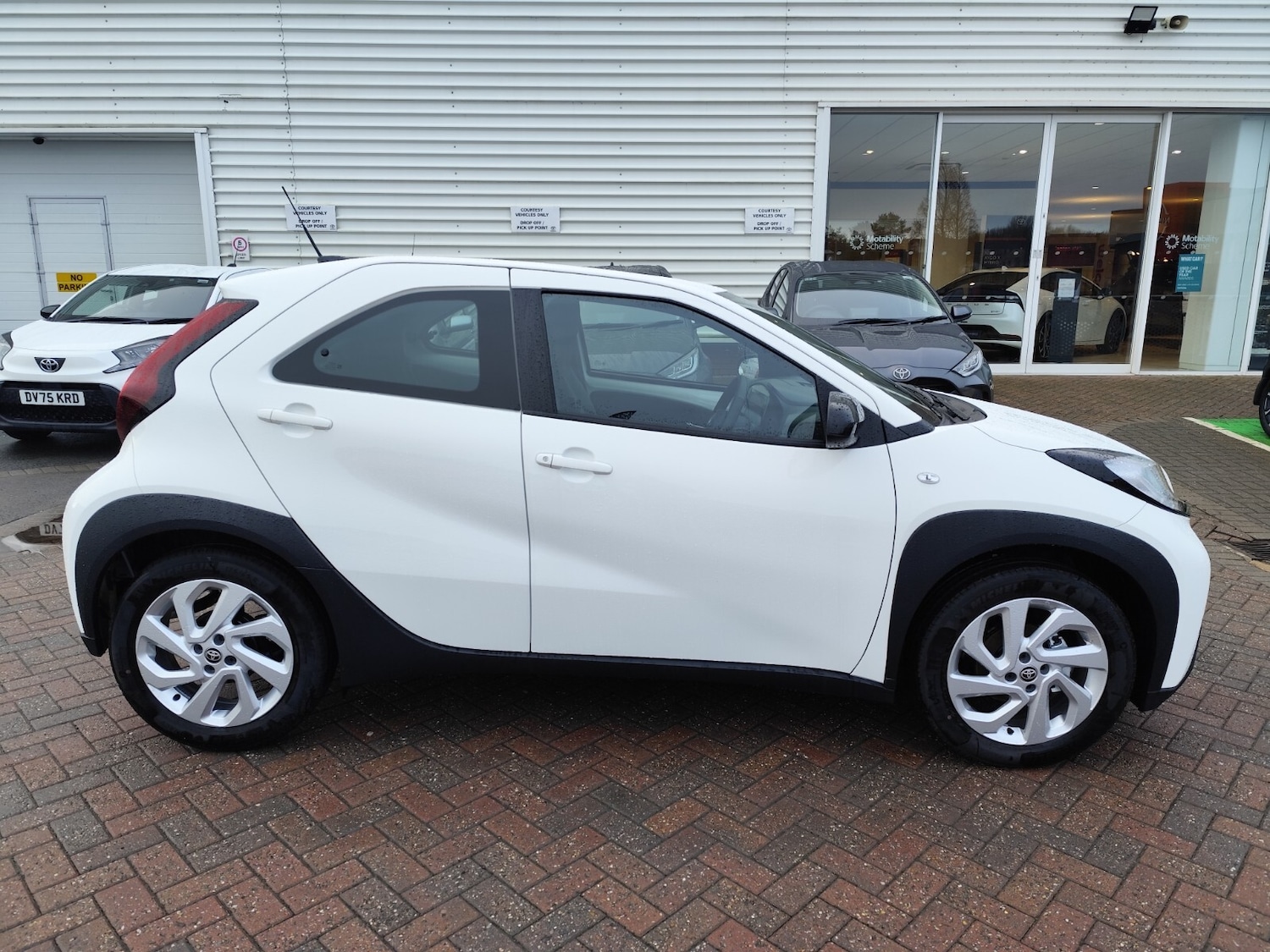 Used Toyota Aygo X 2025 for sale - 77235551: Photo 2