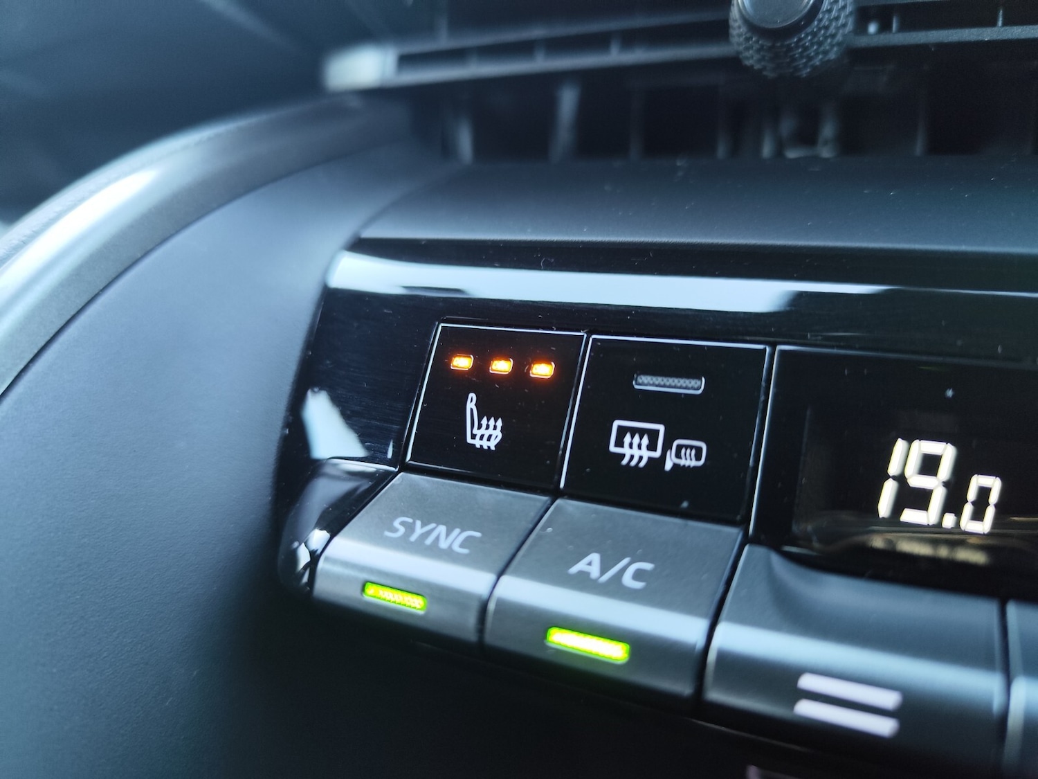 Used Toyota C-HR 2024 for sale - 76894627: Photo 32