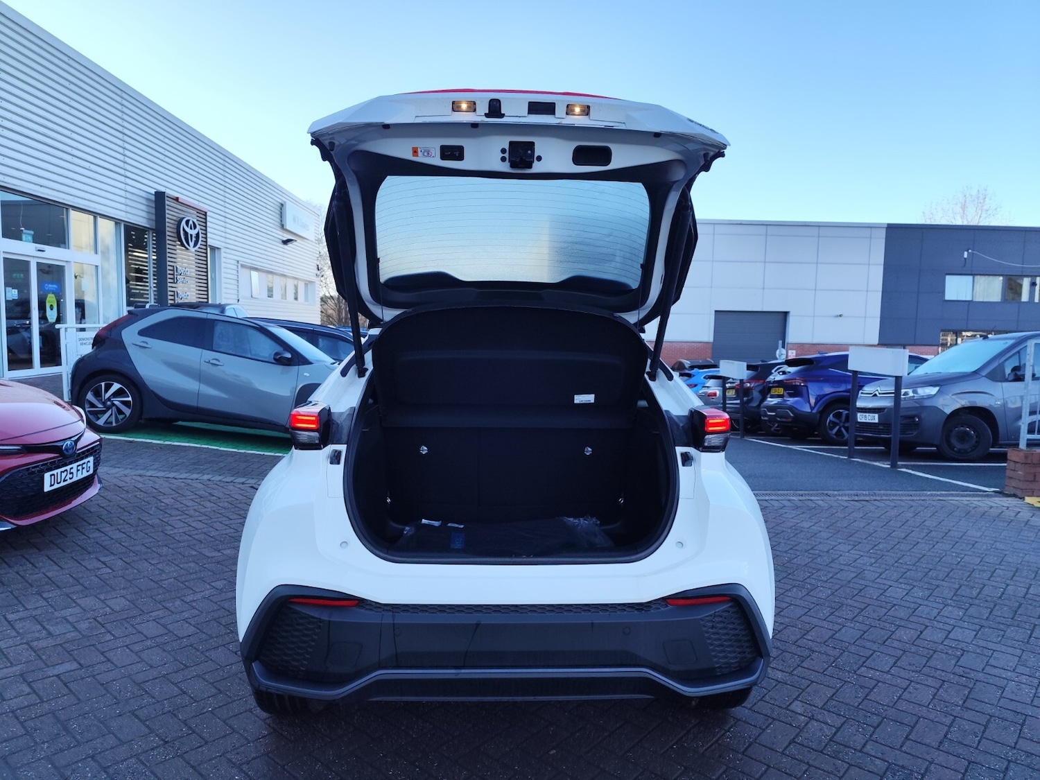 Used Toyota C-HR 2024 for sale - 76894627: Photo 5