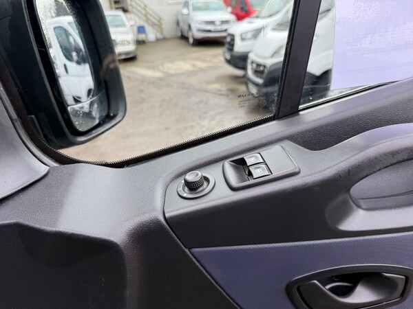 Used Vauxhall Vivaro 2016 for sale - 76208618: Photo 4