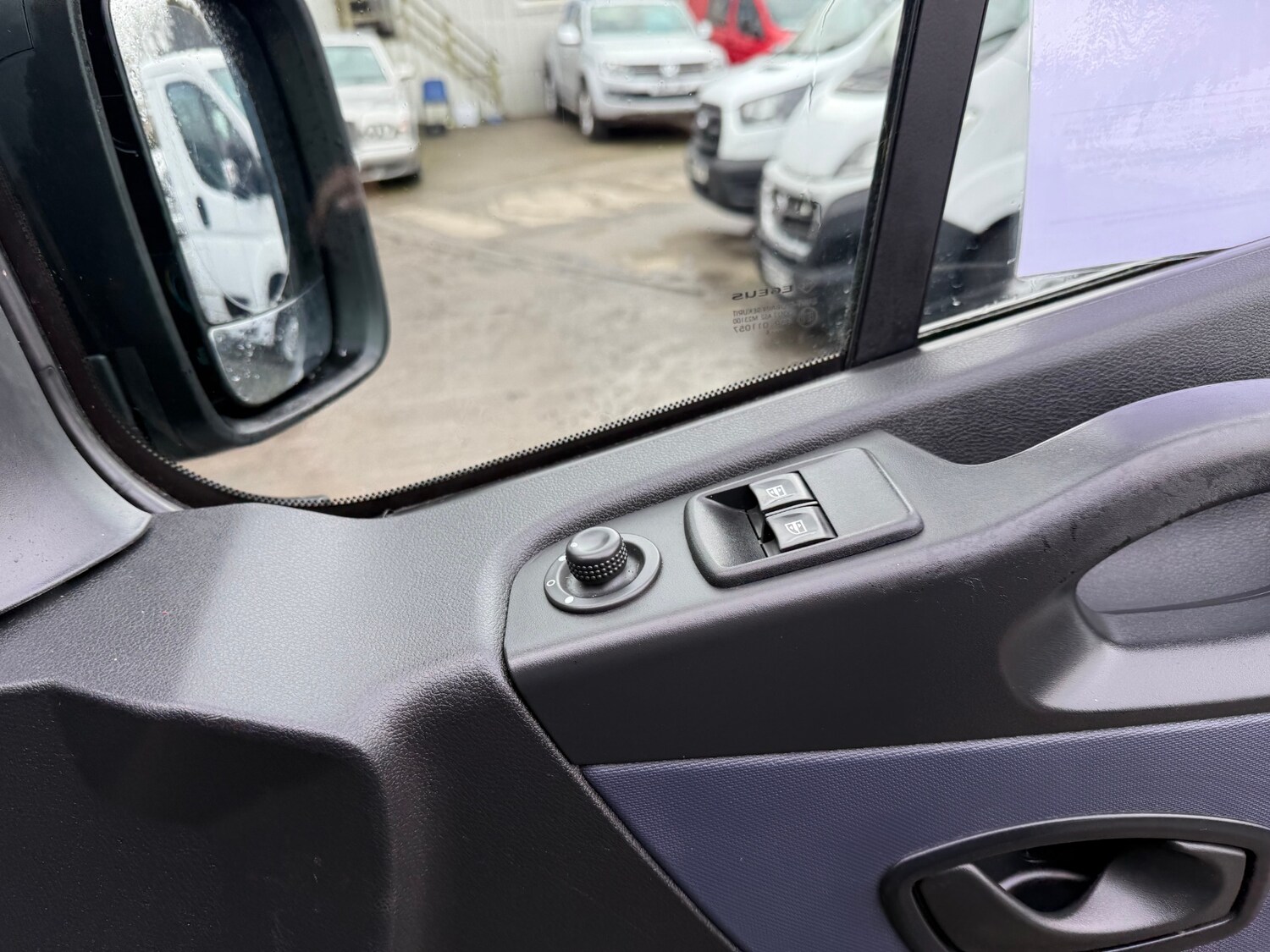 Used Vauxhall Vivaro 2016 for sale - 77528444: Photo 4