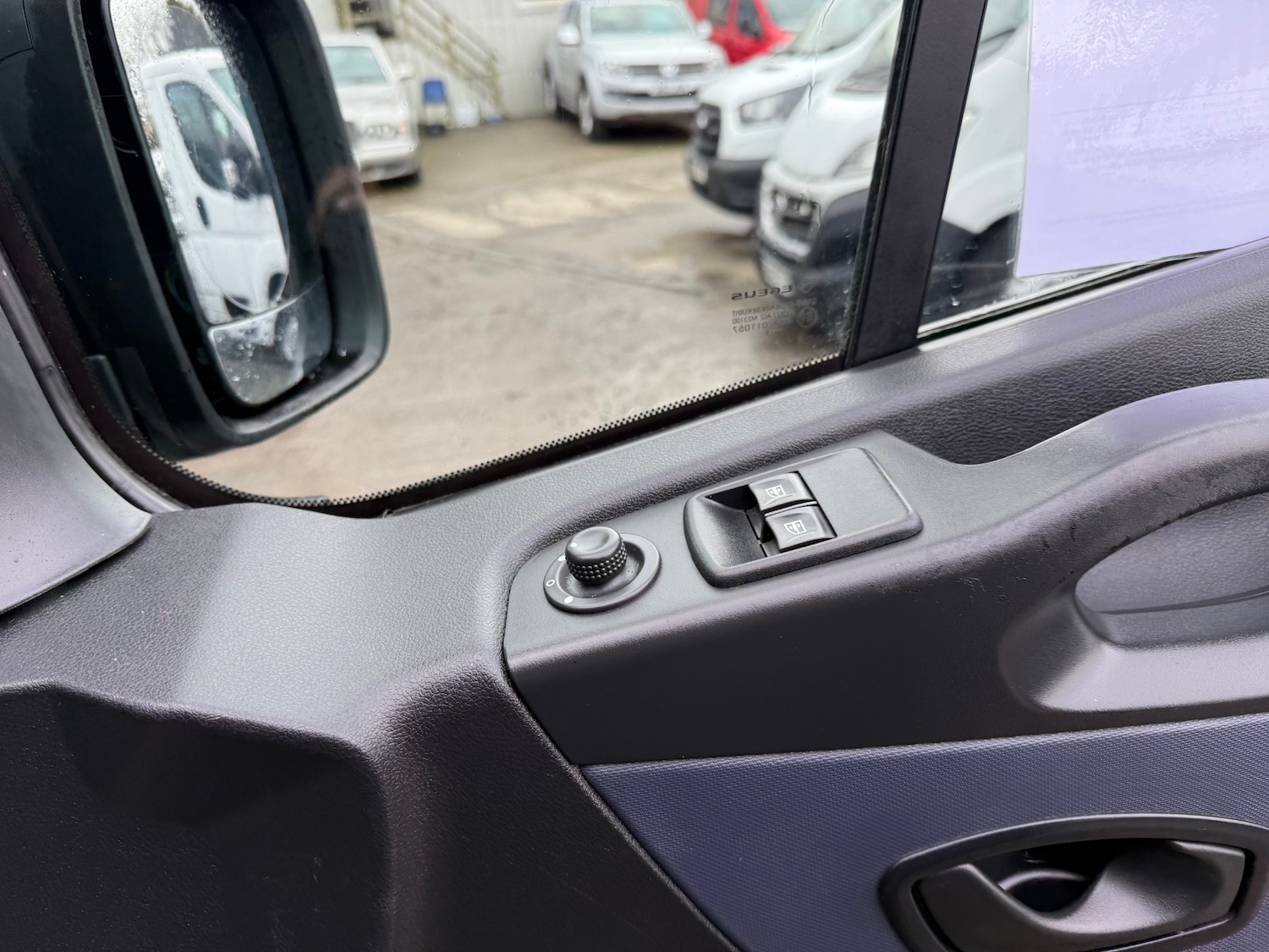 Used Vauxhall Vivaro 2016 for sale - 76490974: Photo 4