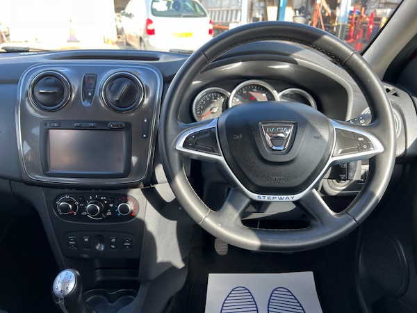 Used Dacia Sandero Stepway 2017 for sale - 76316567: Photo 18