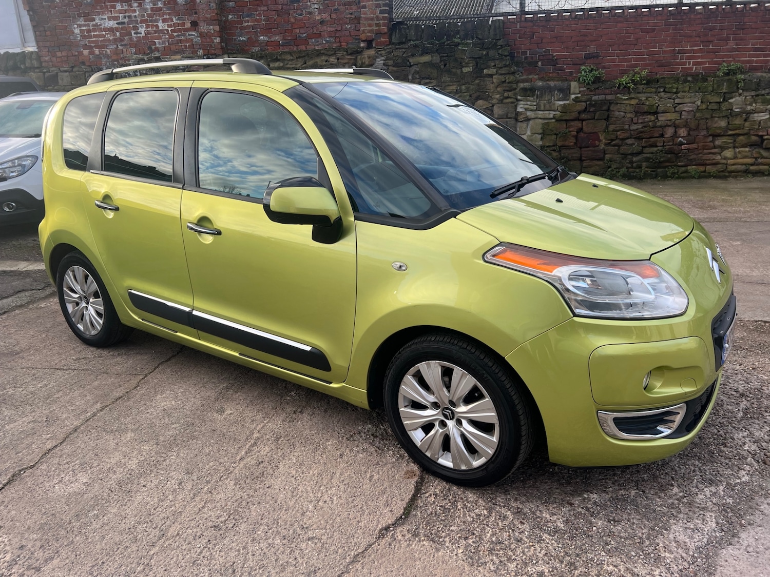 Used Citroen C3 Picasso 2009 for sale - 77679578: Photo 1
