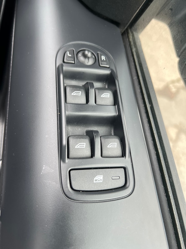 Used Land Rover Freelander 2011 for sale - 75374123: Photo 24