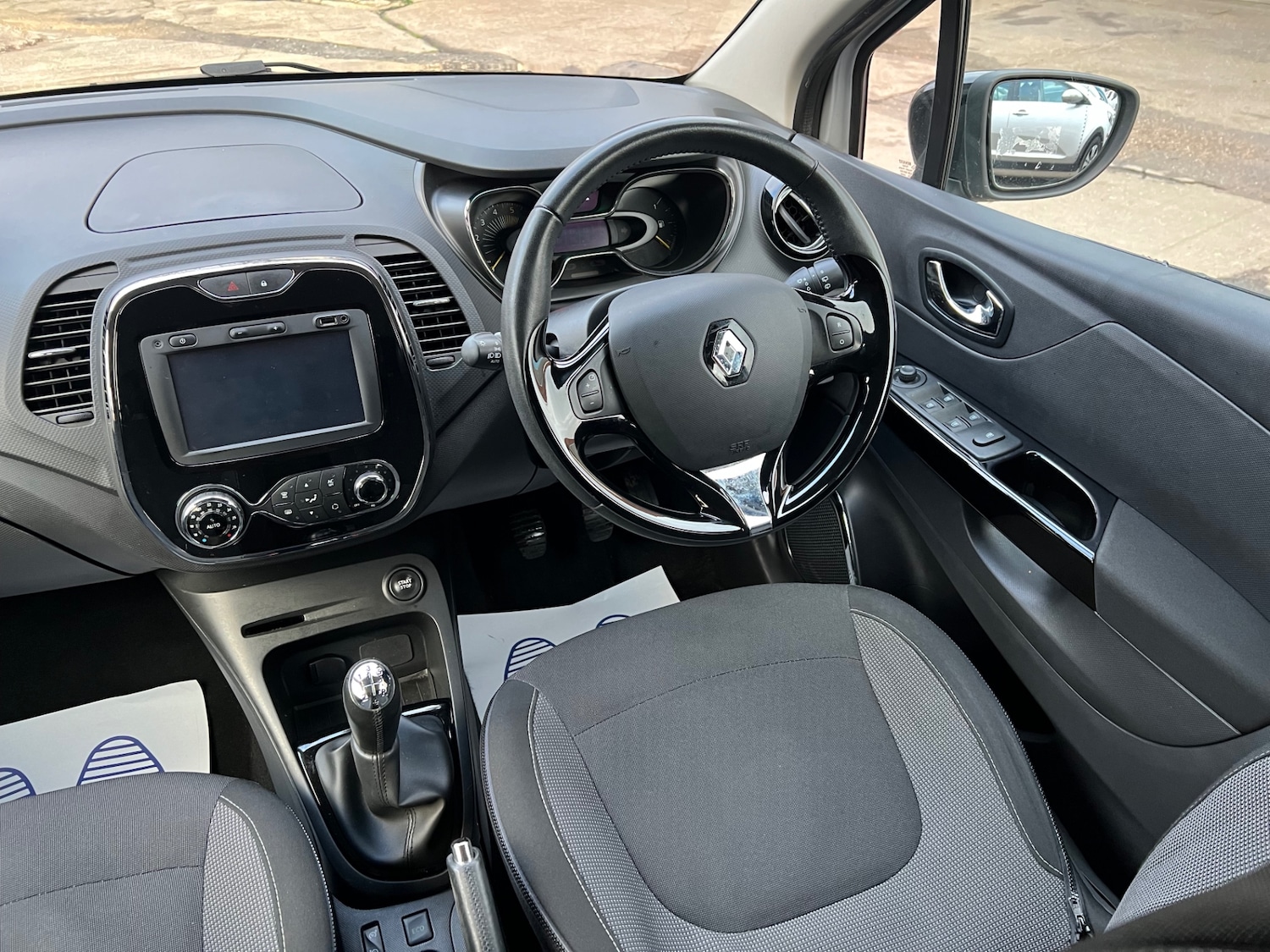 Used Renault Captur 2015 for sale - 77213650: Photo 19