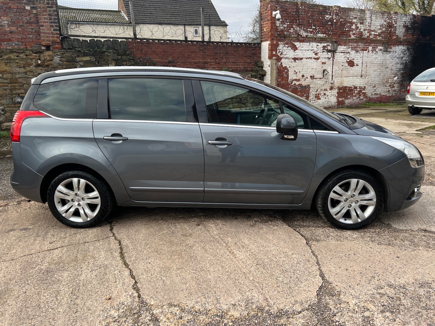 Used Peugeot 5008 2011 for sale - 76854897: Photo 12