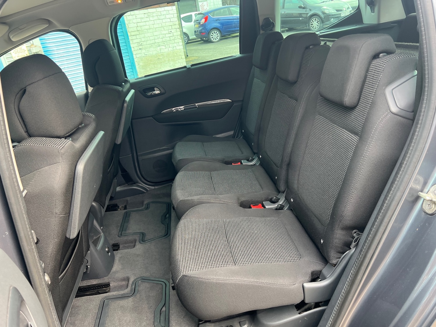 Used Peugeot 5008 2011 for sale - 76854897: Photo 16