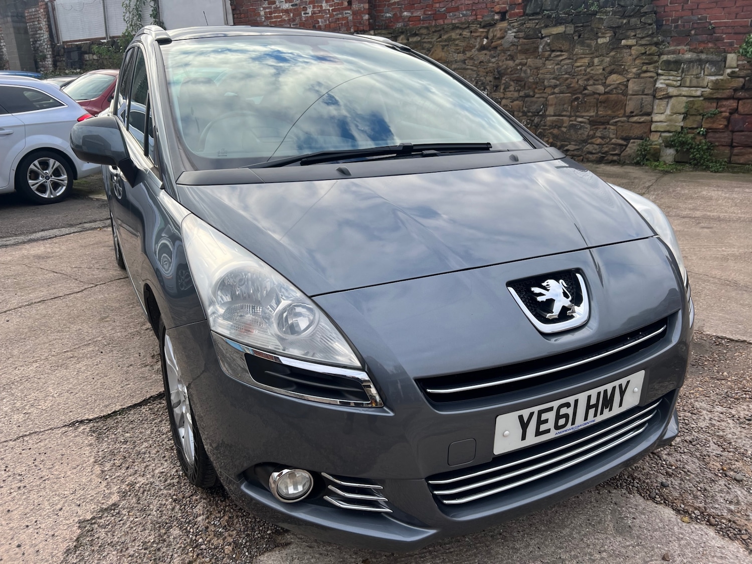 Used Peugeot 5008 2011 for sale - 76854897: Photo 2