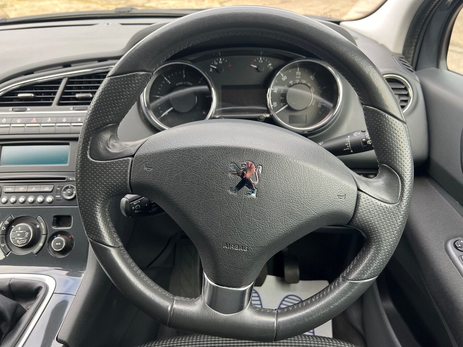 Used Peugeot 5008 2011 for sale - 76854897: Photo 25