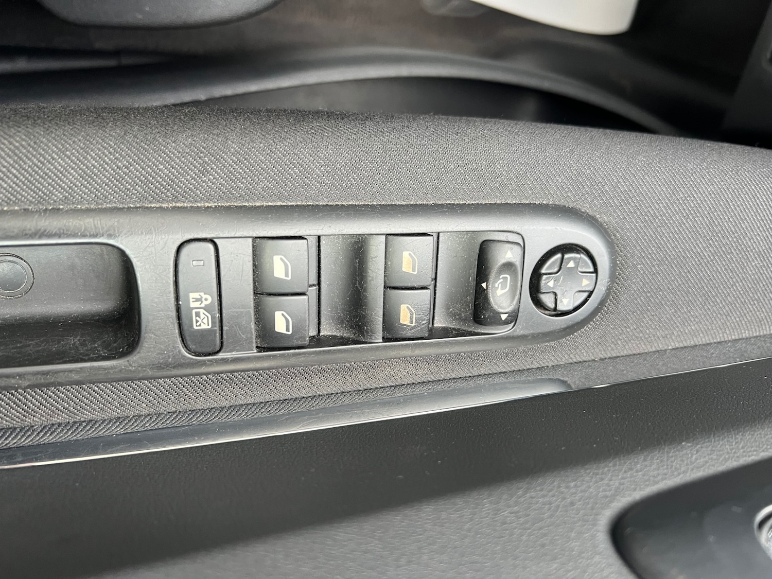 Used Peugeot 5008 2011 for sale - 76854897: Photo 26