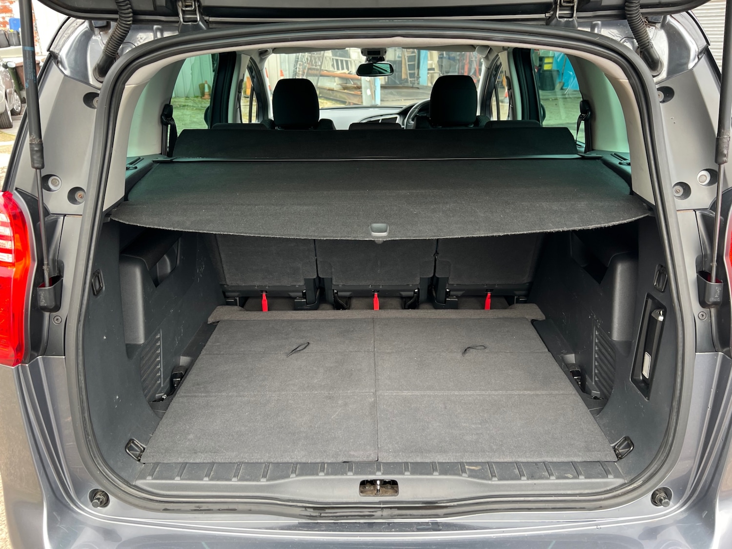 Used Peugeot 5008 2011 for sale - 76854897: Photo 28