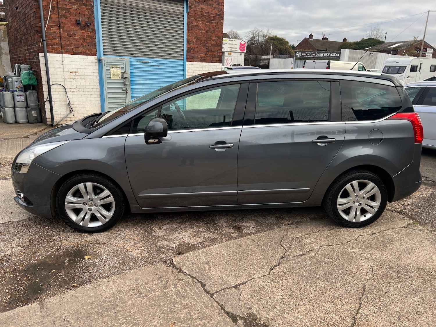 Used Peugeot 5008 2011 for sale - 76854897: Photo 6