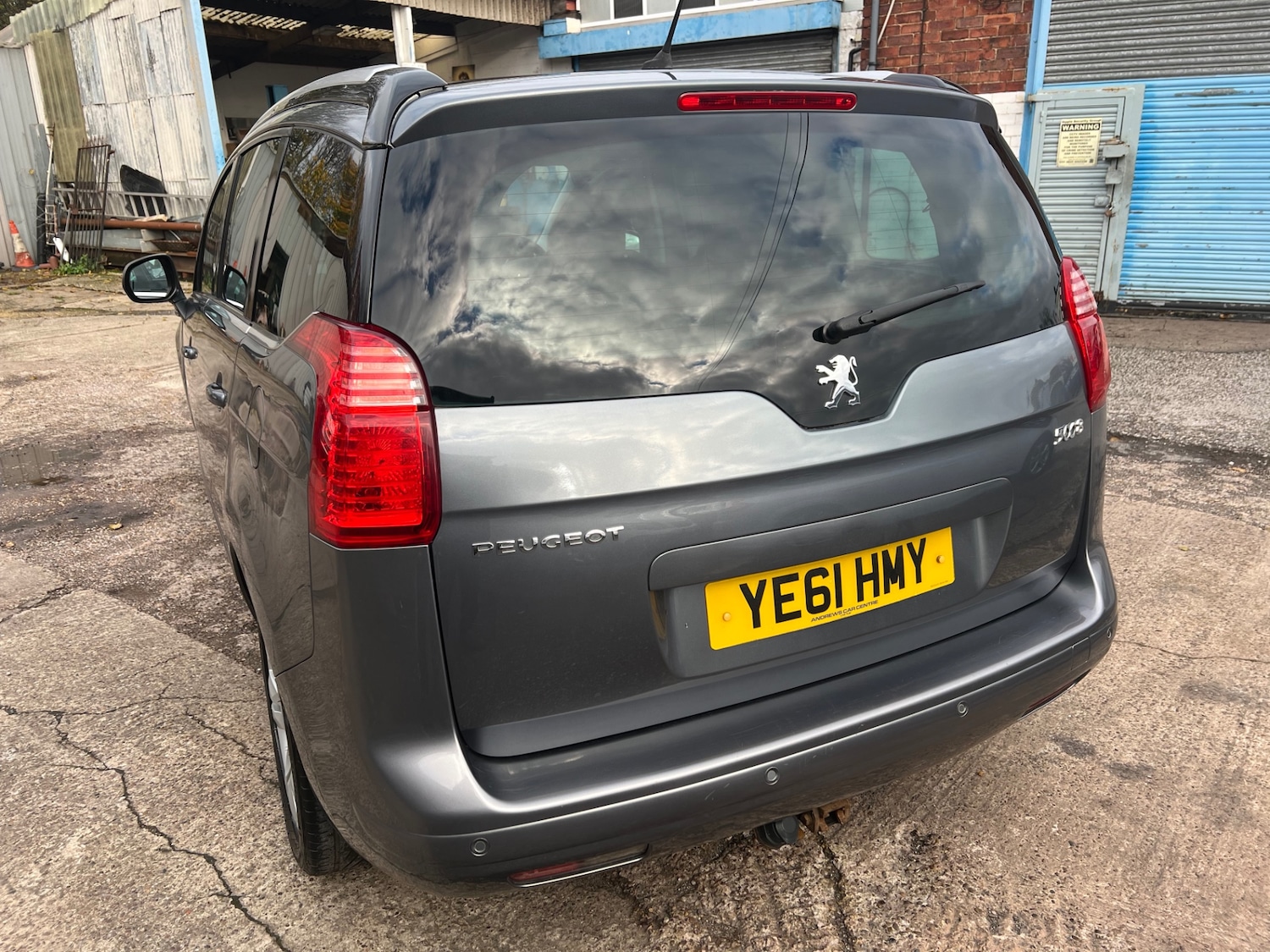 Used Peugeot 5008 2011 for sale - 76854897: Photo 8