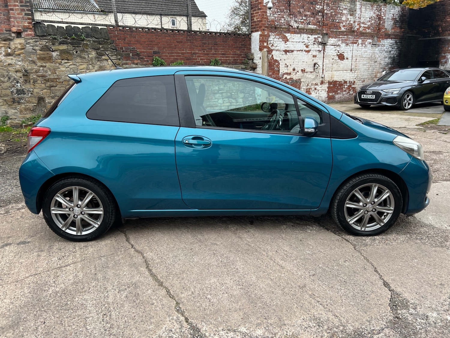 Used Toyota Yaris 2012 for sale - 76455667: Photo 12