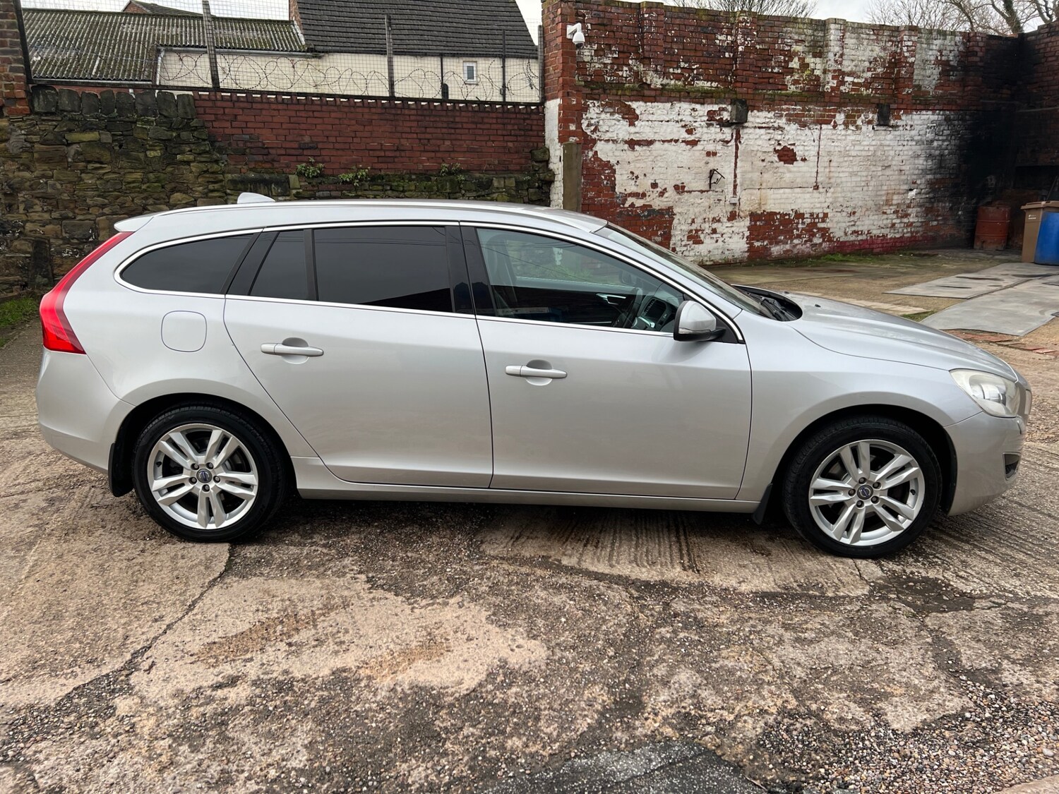 Used Volvo V60 2013 for sale - 77681535: Photo 12