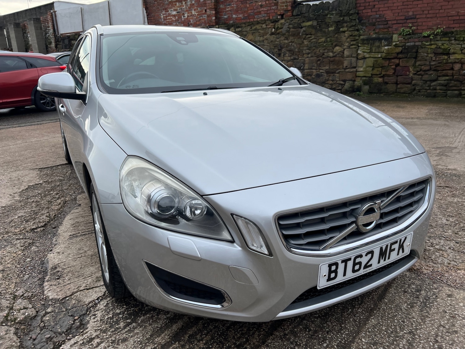 Used Volvo V60 2013 for sale - 77681535: Photo 2