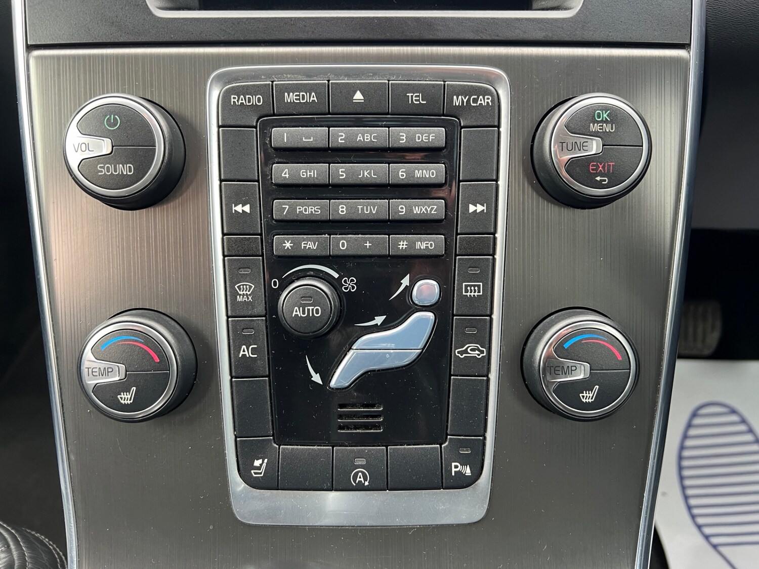 Used Volvo V60 2013 for sale - 77681535: Photo 21