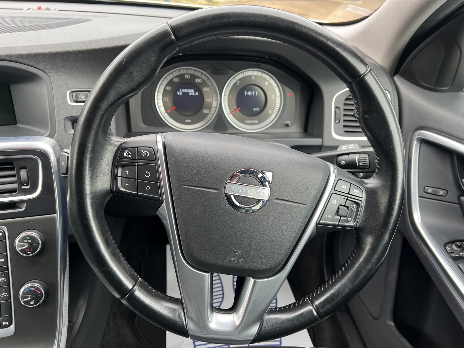 Used Volvo V60 2013 for sale - 77681535: Photo 25