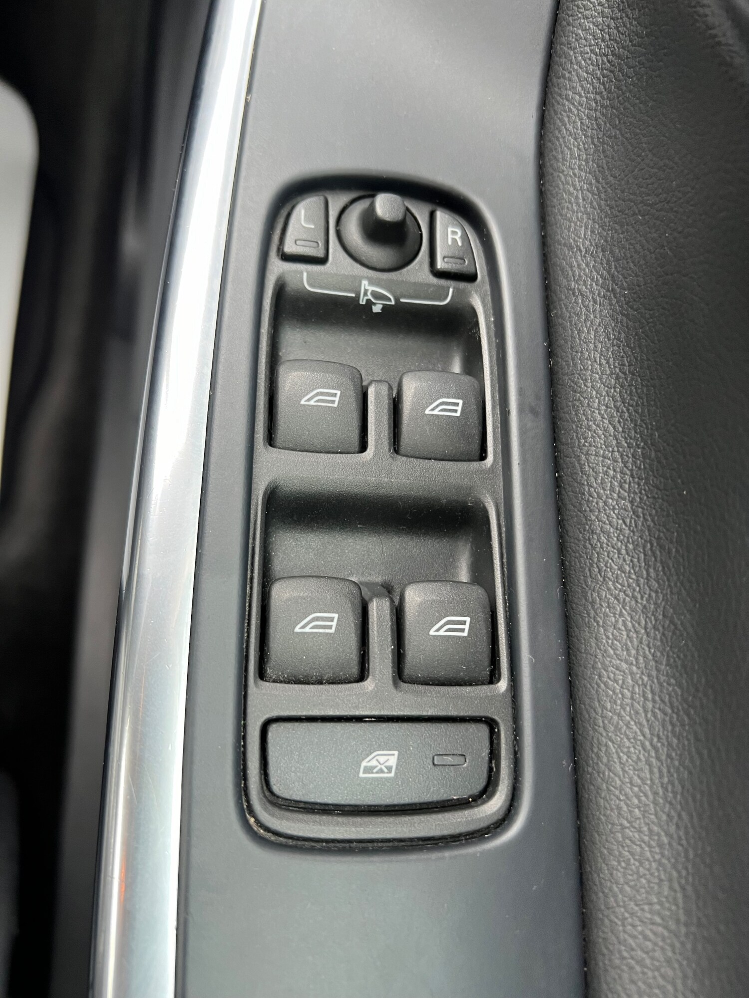 Used Volvo V60 2013 for sale - 77681535: Photo 27