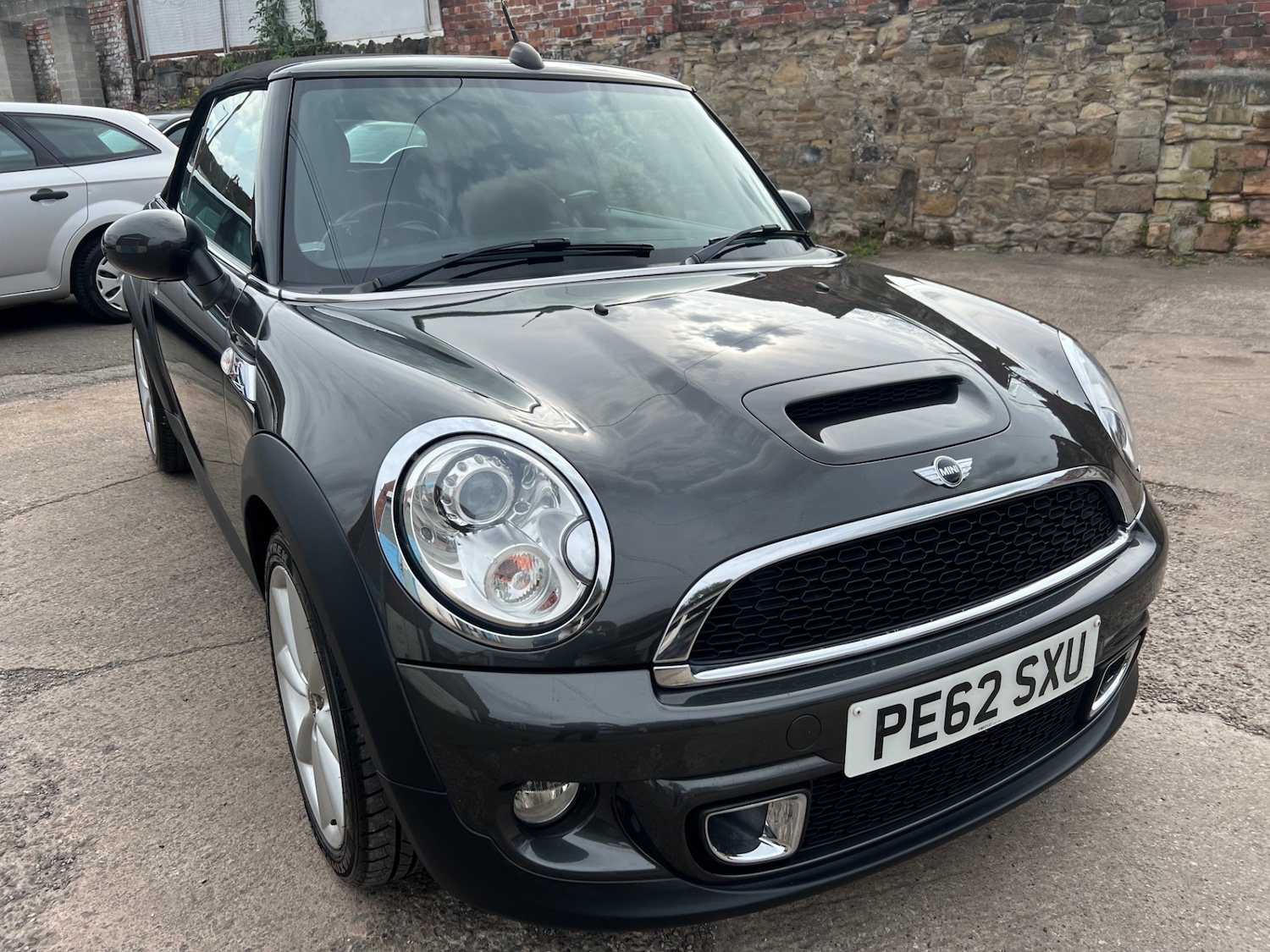 Used MINI Convertible 2012 for sale - 76316496: Photo 2