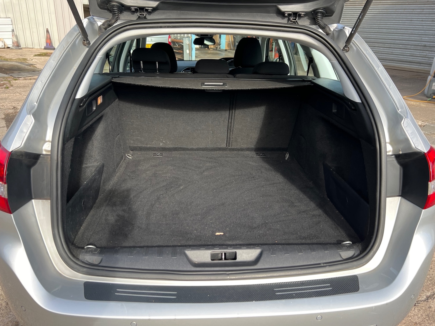 Used Peugeot 308 2016 for sale - 76437345: Photo 27